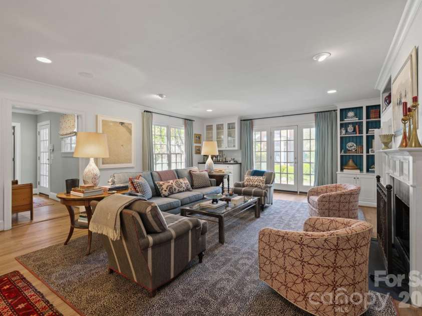 312 Ridgewood Avenue, Charlotte, NC 28209.  MLS# CAR4369796, YatesRealty ID 12754. 