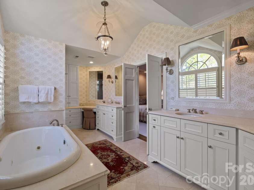 312 Ridgewood Avenue, Charlotte, NC 28209.  MLS# CAR4369796, YatesRealty ID 12754. 