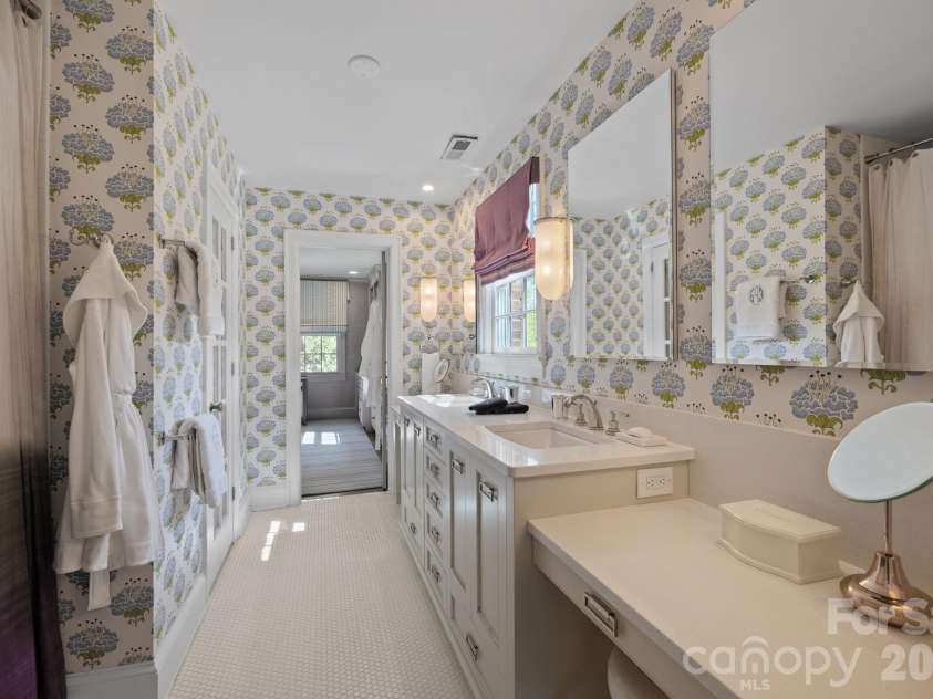 312 Ridgewood Avenue, Charlotte, NC 28209.  MLS# CAR4369796, YatesRealty ID 12754. 