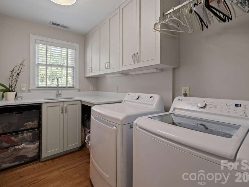 312 Ridgewood Avenue, Charlotte, NC 28209.  MLS# CAR4369796, YatesRealty ID 12754. 