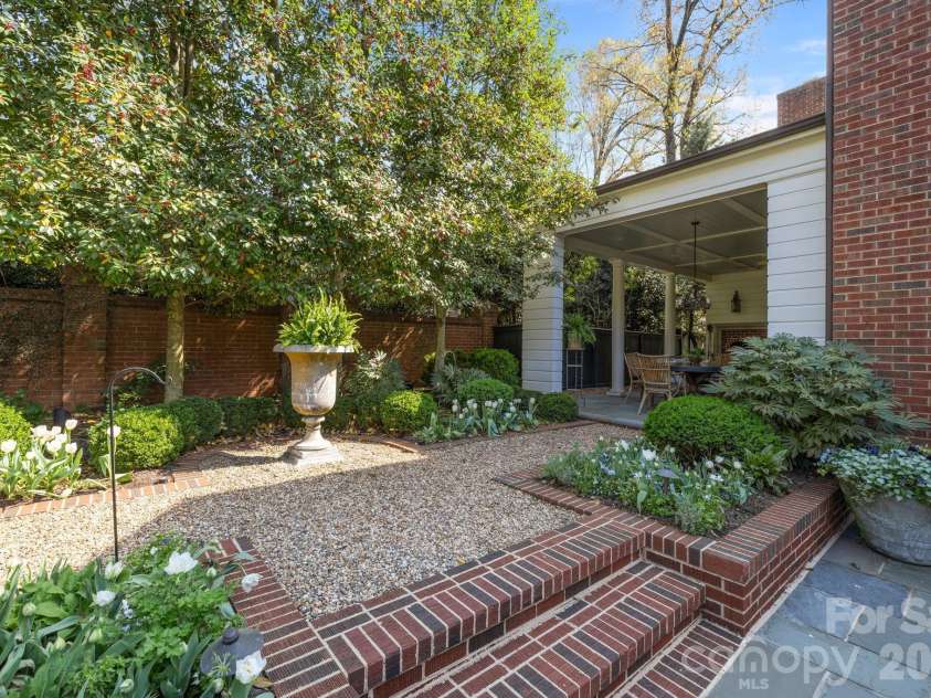 312 Ridgewood Avenue, Charlotte, NC 28209.  MLS# CAR4369796, YatesRealty ID 12754. 