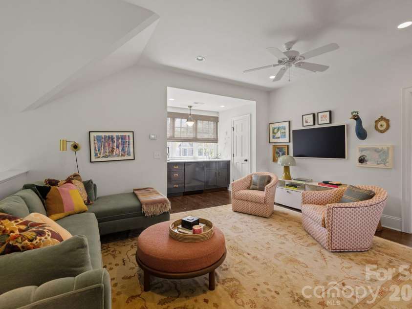 312 Ridgewood Avenue, Charlotte, NC 28209.  MLS# CAR4369796, YatesRealty ID 12754. 