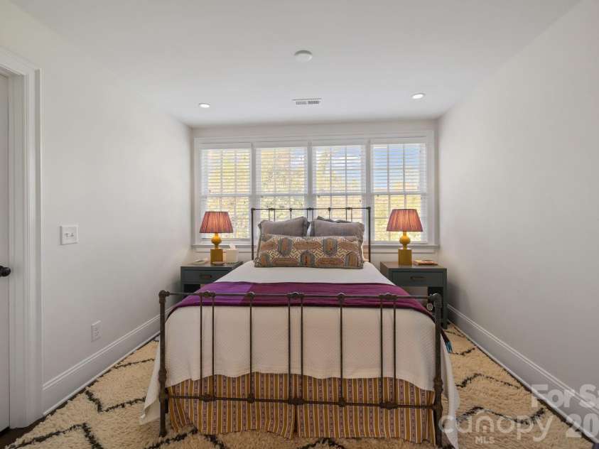 312 Ridgewood Avenue, Charlotte, NC 28209.  MLS# CAR4369796, YatesRealty ID 12754. 