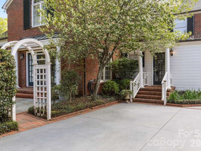 312 Ridgewood Avenue, Charlotte, NC 28209.  MLS# CAR4369796, YatesRealty ID 12754. 