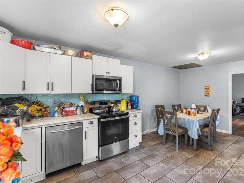 3612 Winterfield Place, Charlotte, NC 28205.  MLS# CAR4241759, YatesRealty ID 12754. 