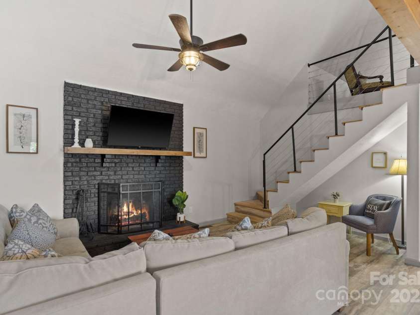 220 Settlers Ridge Road, Burnsville, NC 28714.  MLS# CAR4253650, YatesRealty ID 12755. 