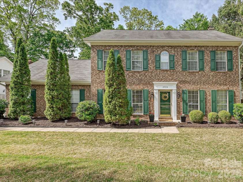 2924 Firewood Drive, Matthews, NC 28105.  MLS# CAR4369269, YatesRealty ID 12757. 