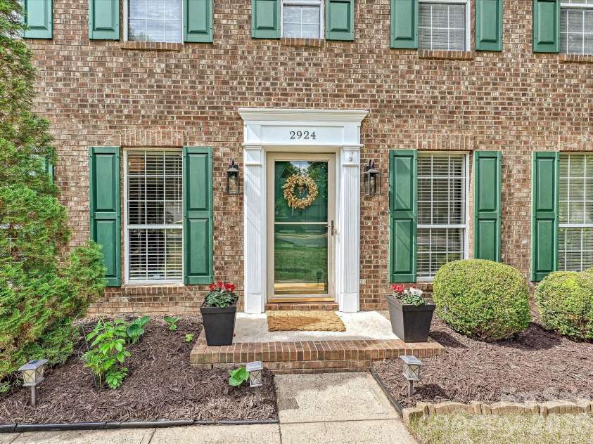 2924 Firewood Drive, Matthews, NC 28105.  MLS# CAR4369269, YatesRealty ID 12757. 