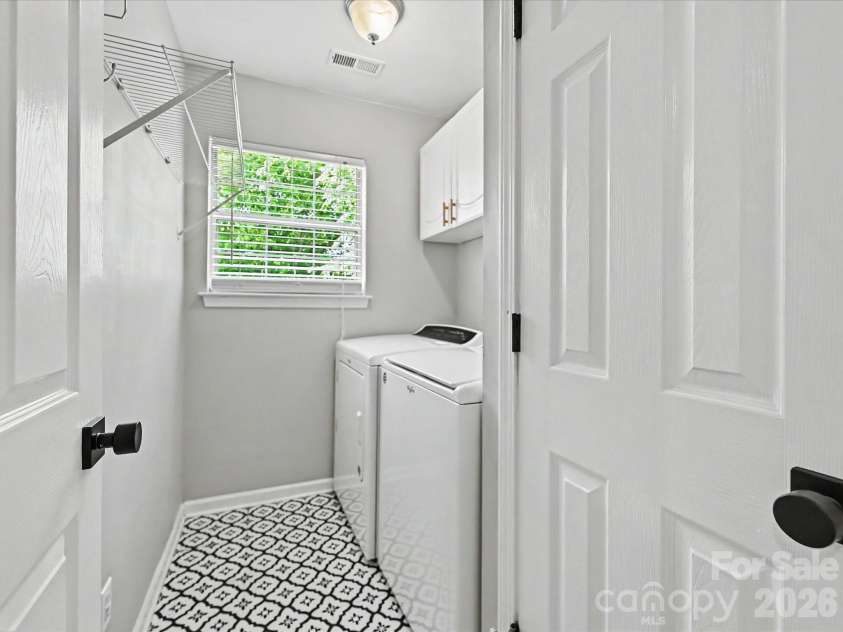 2924 Firewood Drive, Matthews, NC 28105.  MLS# CAR4369269, YatesRealty ID 12757. 