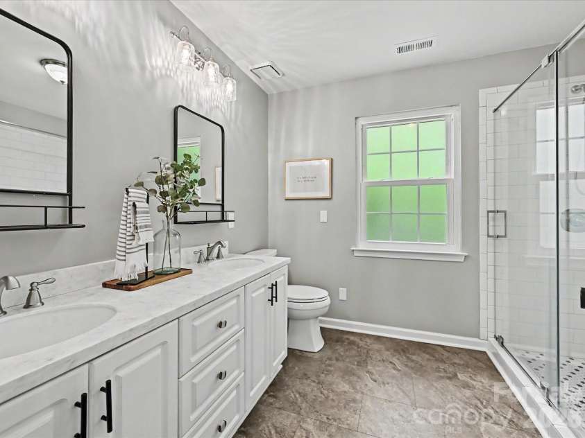 2924 Firewood Drive, Matthews, NC 28105.  MLS# CAR4369269, YatesRealty ID 12757. 