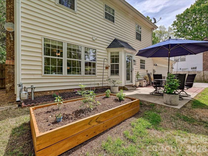 2924 Firewood Drive, Matthews, NC 28105.  MLS# CAR4369269, YatesRealty ID 12757. 