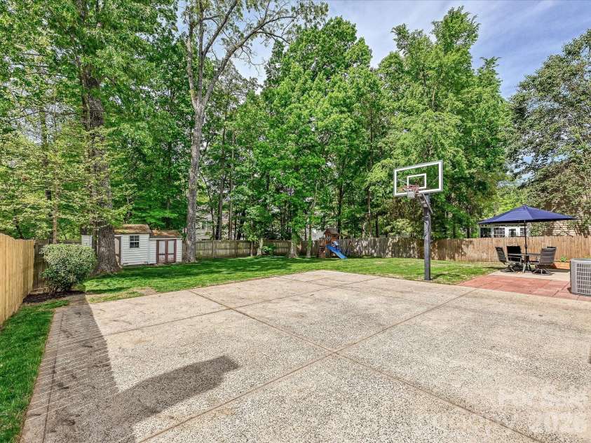 2924 Firewood Drive, Matthews, NC 28105.  MLS# CAR4369269, YatesRealty ID 12757. 