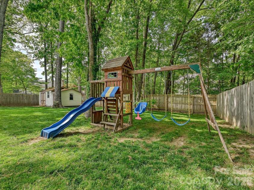 2924 Firewood Drive, Matthews, NC 28105.  MLS# CAR4369269, YatesRealty ID 12757. 