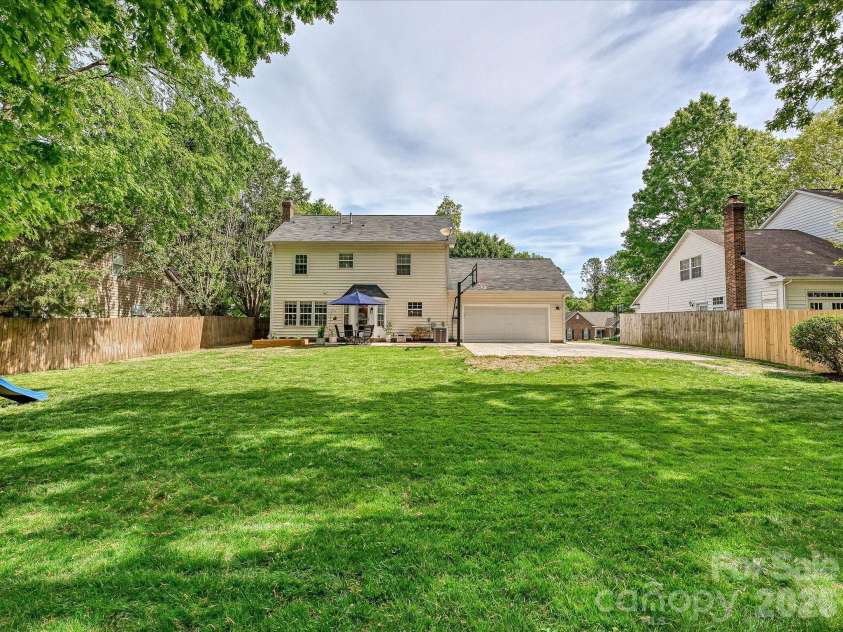 2924 Firewood Drive, Matthews, NC 28105.  MLS# CAR4369269, YatesRealty ID 12757. 