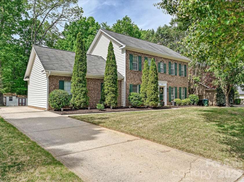 2924 Firewood Drive, Matthews, NC 28105.  MLS# CAR4369269, YatesRealty ID 12757. 
