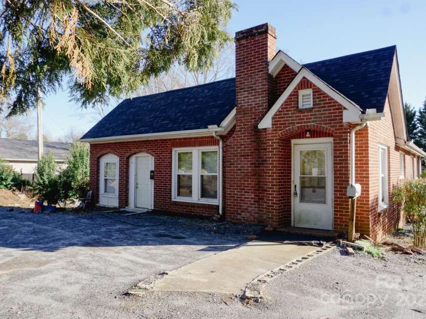 486 Main Street, Forest City, NC 28043.  MLS# CAR4224432, YatesRealty ID 1276. 486 E. Main Street