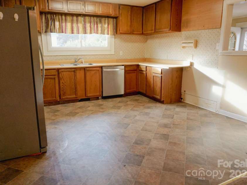 486 Main Street, Forest City, NC 28043.  MLS# CAR4224432, YatesRealty ID 1276. Main kitchen