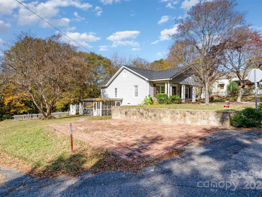 505 Chestnut Street, Gastonia, NC 28054.  MLS# CAR4320953, YatesRealty ID 1276. 