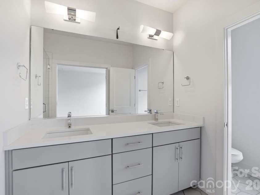 1207 36th Street, Charlotte, NC 28205.  MLS# CAR4398138, YatesRealty ID 12760. Primary Bath