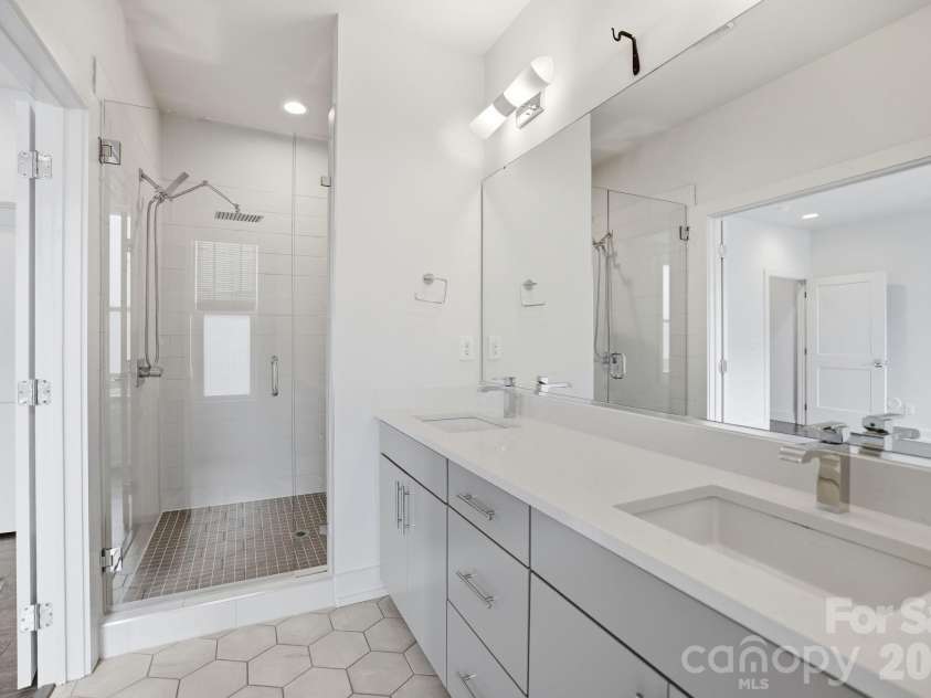 1207 36th Street, Charlotte, NC 28205.  MLS# CAR4398138, YatesRealty ID 12760. Primary Bath