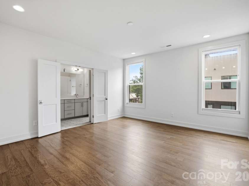 1207 36th Street, Charlotte, NC 28205.  MLS# CAR4398138, YatesRealty ID 12760. Primary Suite