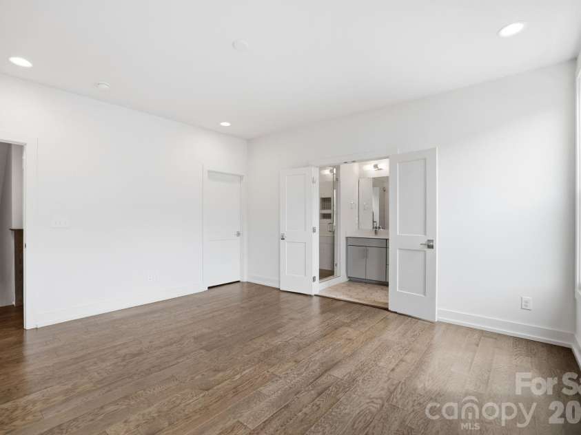 1207 36th Street, Charlotte, NC 28205.  MLS# CAR4398138, YatesRealty ID 12760. Primary Suite