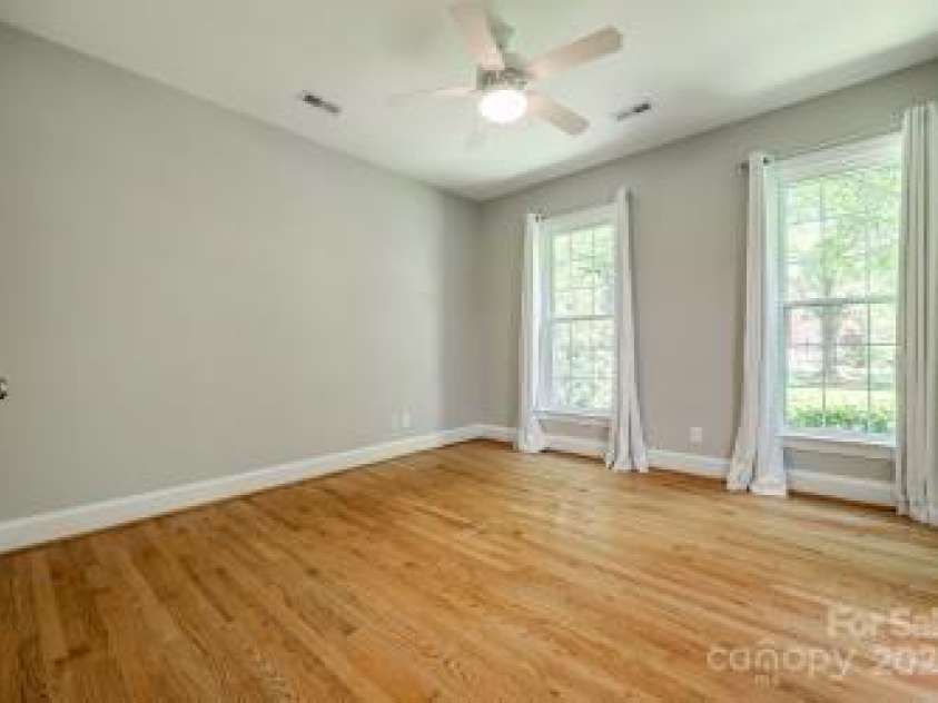 4340 Sequoia Red Lane, Charlotte, NC 28226.  MLS# CAR4233979, YatesRealty ID 12760. Bedroom 3 on main level with ensuite Jack and Jill bath