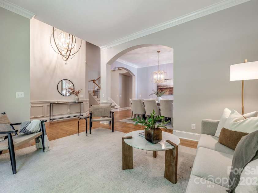 4340 Sequoia Red Lane, Charlotte, NC 28226.  MLS# CAR4233979, YatesRealty ID 12760. Foyer Living / Dining