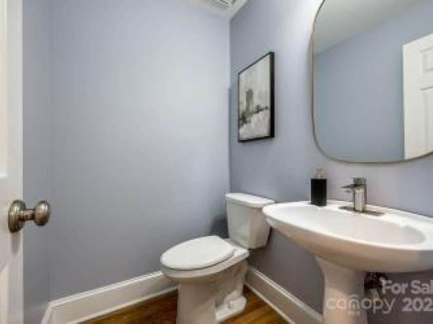 4340 Sequoia Red Lane, Charlotte, NC 28226.  MLS# CAR4233979, YatesRealty ID 12760. Half bath main level