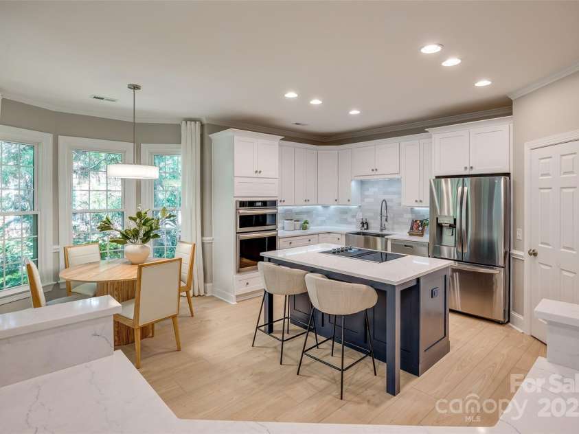 4340 Sequoia Red Lane, Charlotte, NC 28226.  MLS# CAR4233979, YatesRealty ID 12760. Kitchen