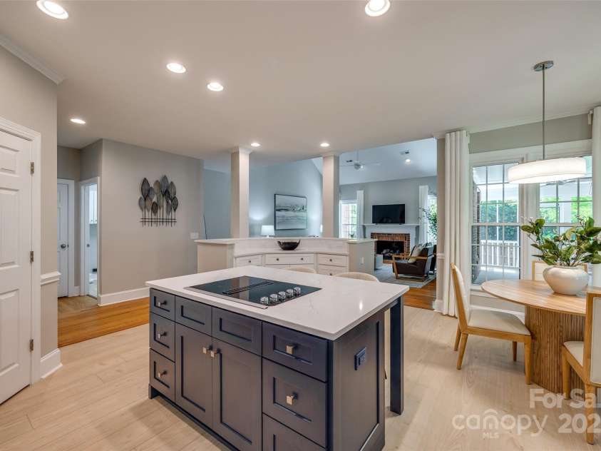 4340 Sequoia Red Lane, Charlotte, NC 28226.  MLS# CAR4233979, YatesRealty ID 12760. Kitchen with downdraft electric cooktop