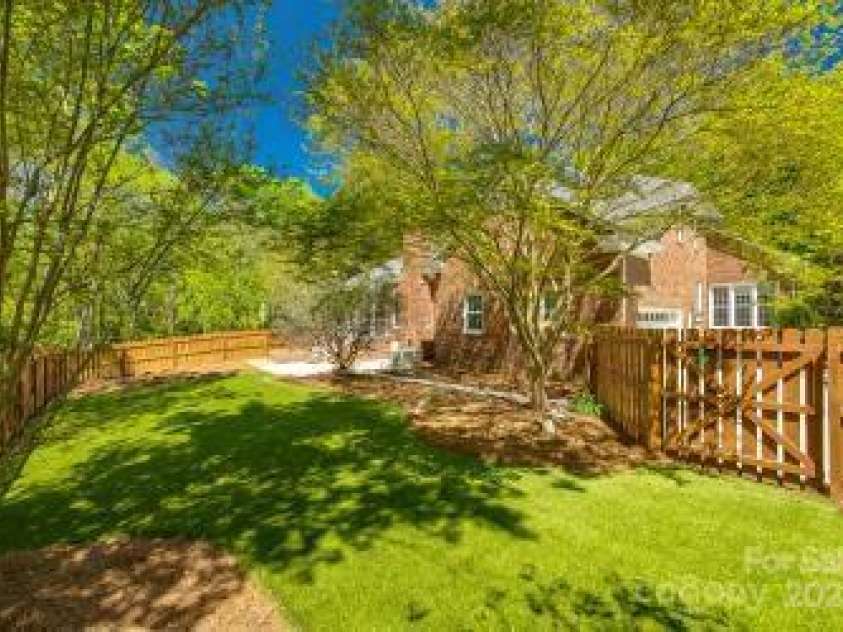 4340 Sequoia Red Lane, Charlotte, NC 28226.  MLS# CAR4233979, YatesRealty ID 12760. Landscaped backyard