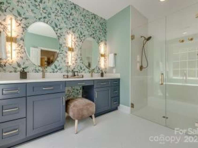 4340 Sequoia Red Lane, Charlotte, NC 28226.  MLS# CAR4233979, YatesRealty ID 12760. Primary bathroom shower / vanity