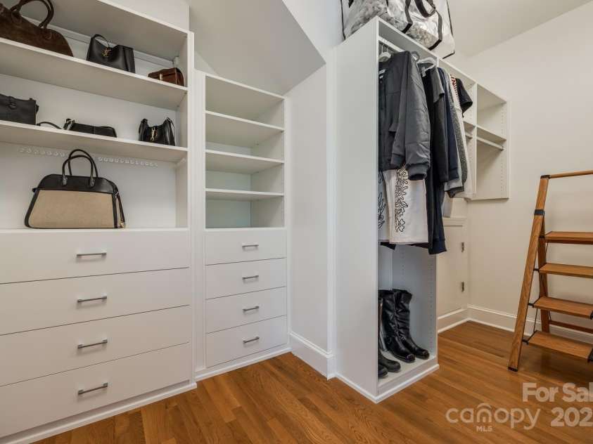 4340 Sequoia Red Lane, Charlotte, NC 28226.  MLS# CAR4233979, YatesRealty ID 12760. Primary walk-in closet