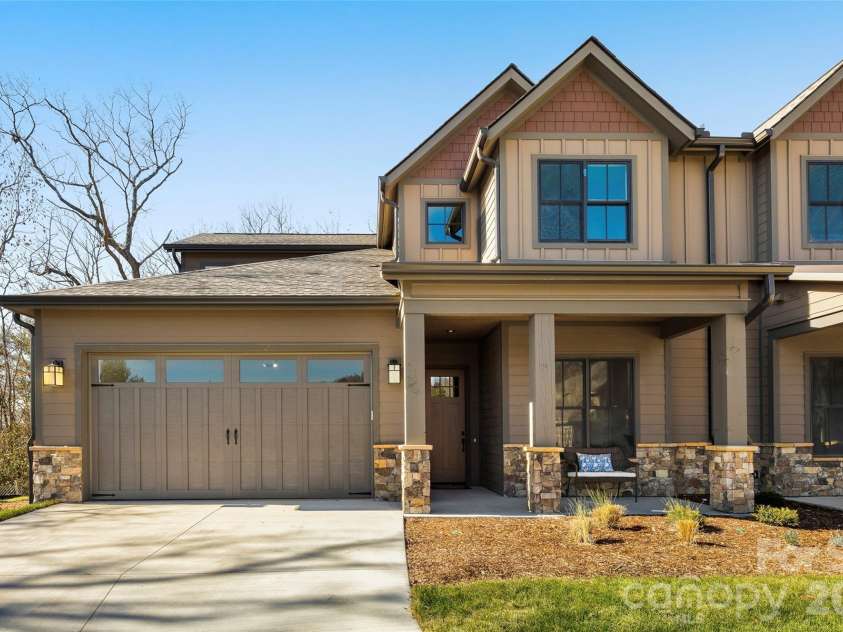 63 Chimney Chase Trail, Hendersonville, NC 28739.  MLS# CAR4350355, YatesRealty ID 12762. 