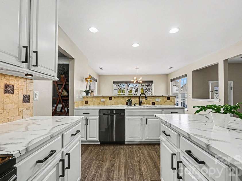 147 Gage Drive, Mooresville, NC 28115.  MLS# CAR4335365, YatesRealty ID 12763. Kitchen