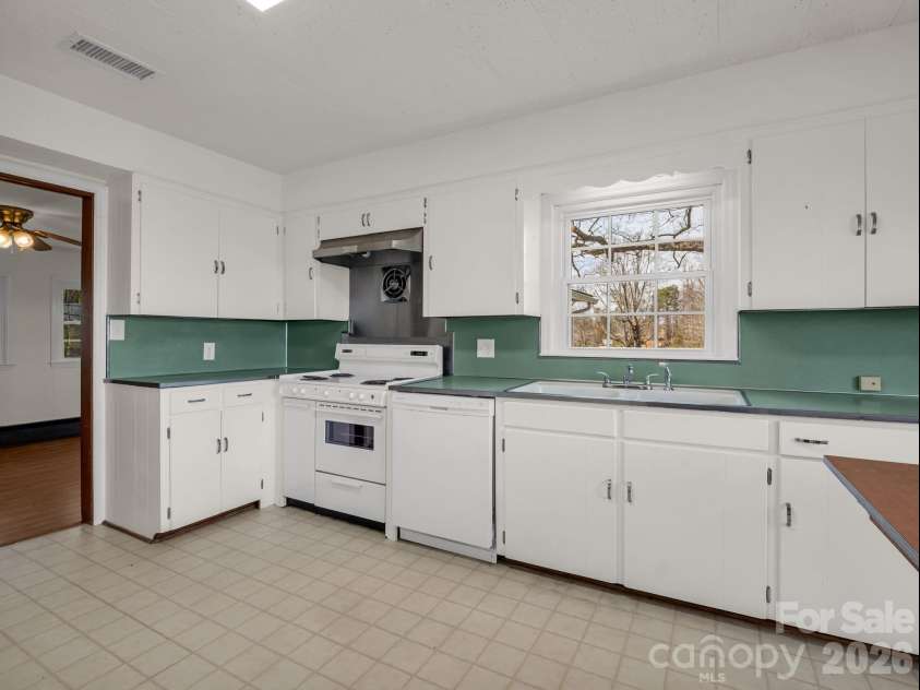 517 Union Road, Rutherfordton, NC 28139.  MLS# CAR4353902, YatesRealty ID 12764. 