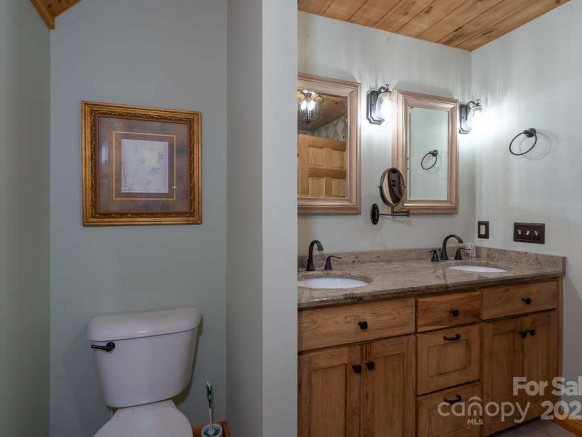528 Manchester Road, Mount Gilead, NC 27306.  MLS# CAR4241702, YatesRealty ID 12764. Primary Bathroom