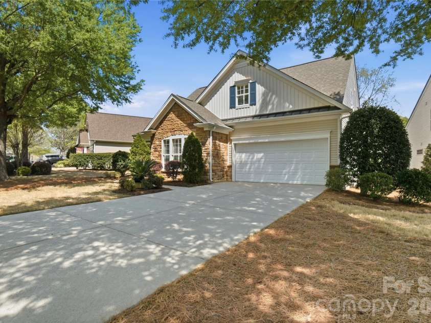 3235 Darlington Road, Matthews, NC 28105.  MLS# CAR4361656, YatesRealty ID 12765. 