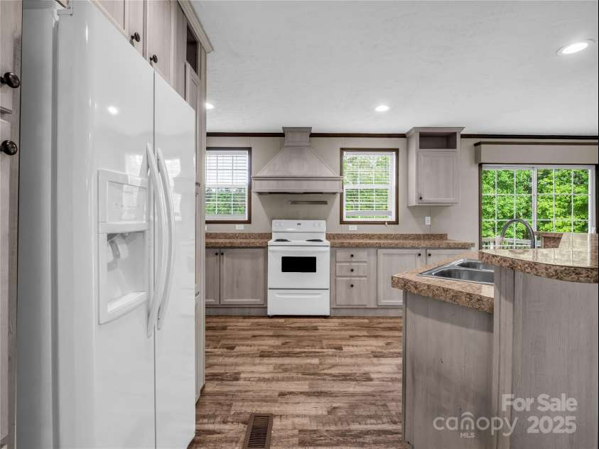 423 Dills Road, Rutherfordton, NC 28139.  MLS# CAR4223716, YatesRealty ID 12765. Kitchen