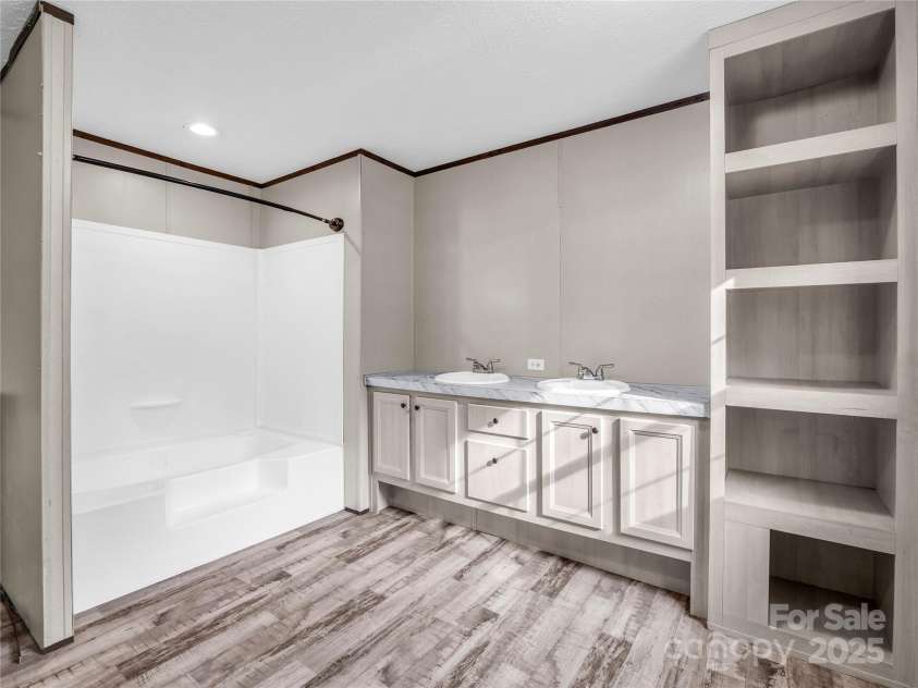 423 Dills Road, Rutherfordton, NC 28139.  MLS# CAR4223716, YatesRealty ID 12765. Primary Bath