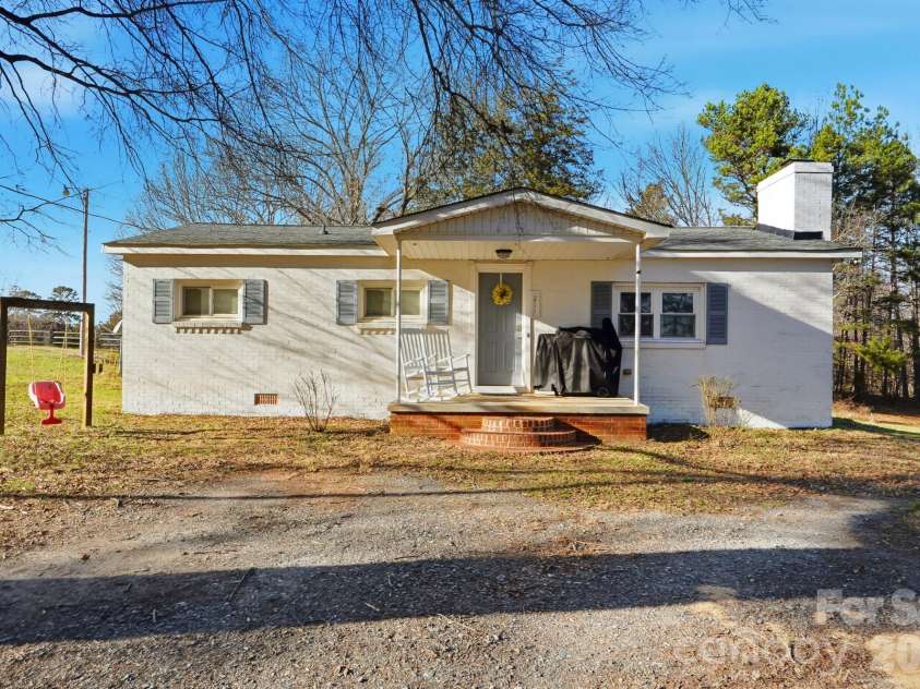 211 Ratchford Farm Road, Gastonia, NC 28056.  MLS# CAR4336417, YatesRealty ID 12767. 