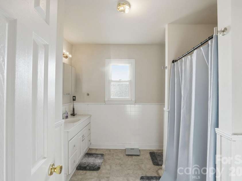 211 Ratchford Farm Road, Gastonia, NC 28056.  MLS# CAR4336417, YatesRealty ID 12767. 