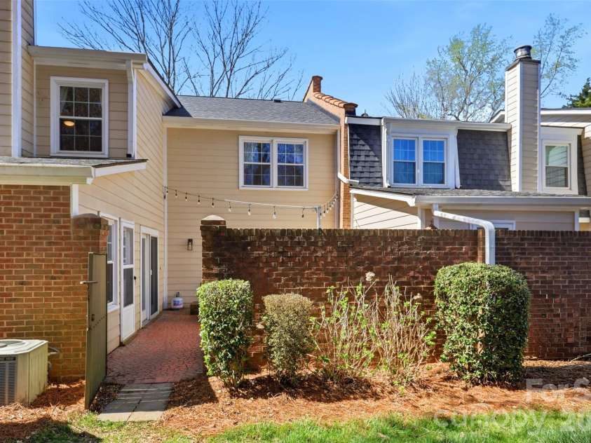 4354 Silo Lane, Charlotte, NC 28226.  MLS# CAR4359164, YatesRealty ID 12768. 
