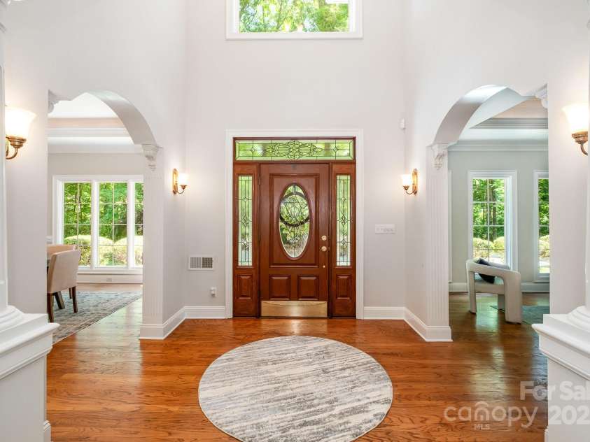 6868 St Peters Lane, Matthews, NC 28105.  MLS# CAR4251557, YatesRealty ID 12768. Entry way.
