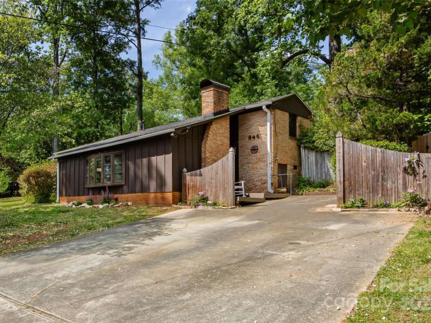846 Gist Road, Rock Hill, SC 29732.  MLS# CAR4247990, YatesRealty ID 12769. Welcome Home to 846 Gist Rd