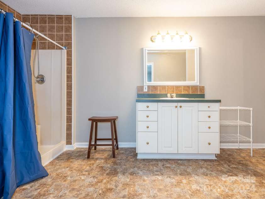 1043 Candlewood Lane, Rock Hill, SC 29730.  MLS# CAR4199391, YatesRealty ID 1277. Attached living quarters - Bathroom