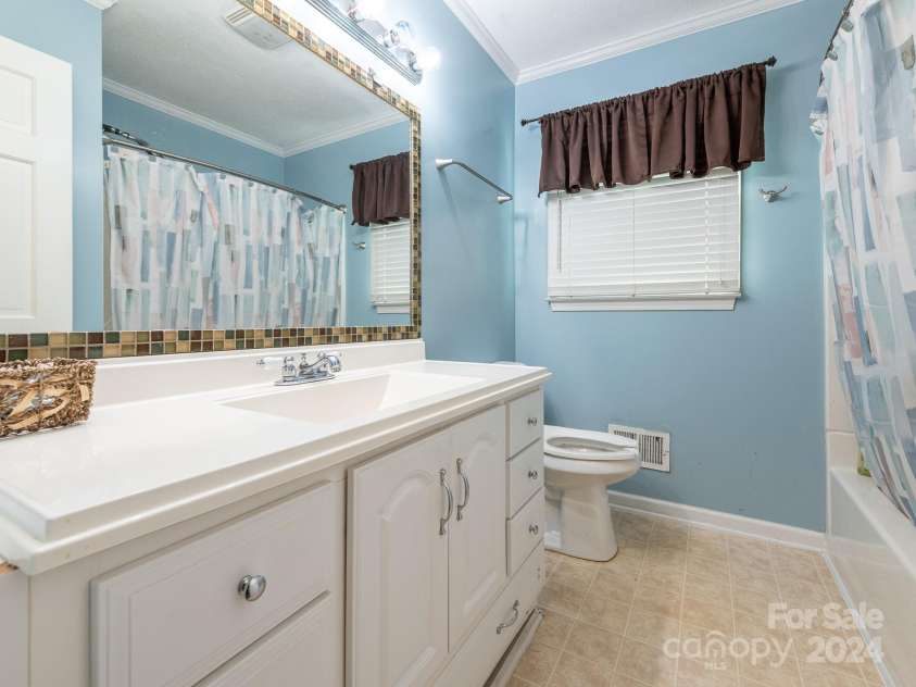1043 Candlewood Lane, Rock Hill, SC 29730.  MLS# CAR4199391, YatesRealty ID 1277. Bathroom 2