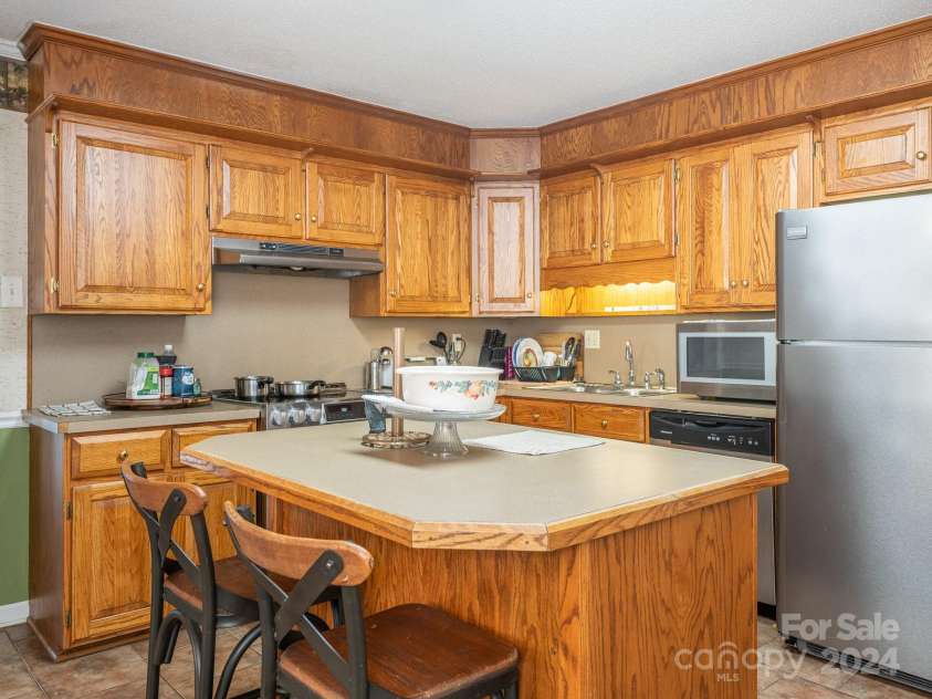 1043 Candlewood Lane, Rock Hill, SC 29730.  MLS# CAR4199391, YatesRealty ID 1277. Kitchen