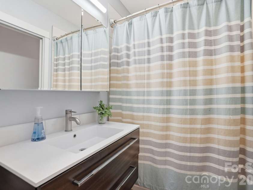 6123 Lake Providence Lane, Charlotte, NC 28277.  MLS# CAR4359445, YatesRealty ID 12770. 